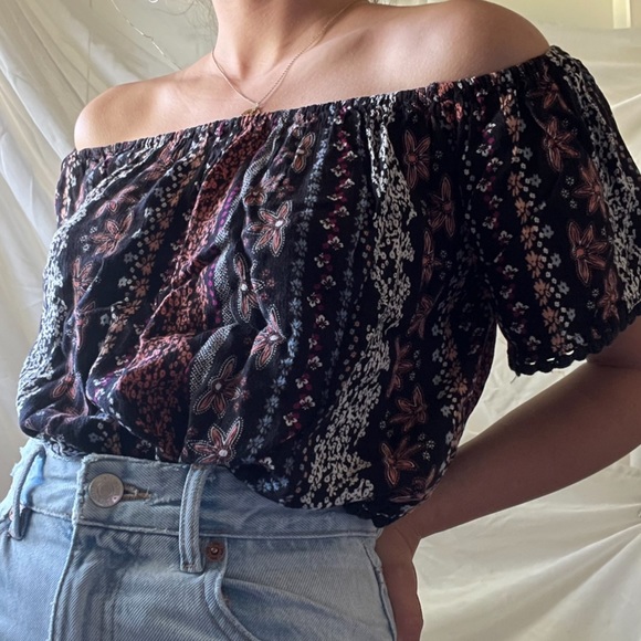 H&M patterned off the shoulder shirt - Picture 1 of 4